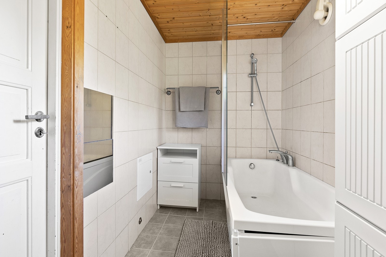 Badekar med dusjløsning. Galleribilde