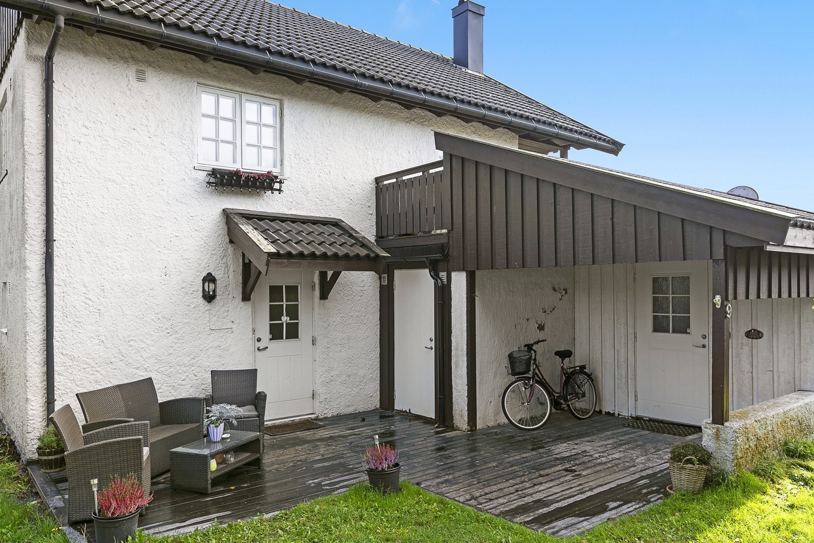 Platting foran inngangsparti. Galleribilde