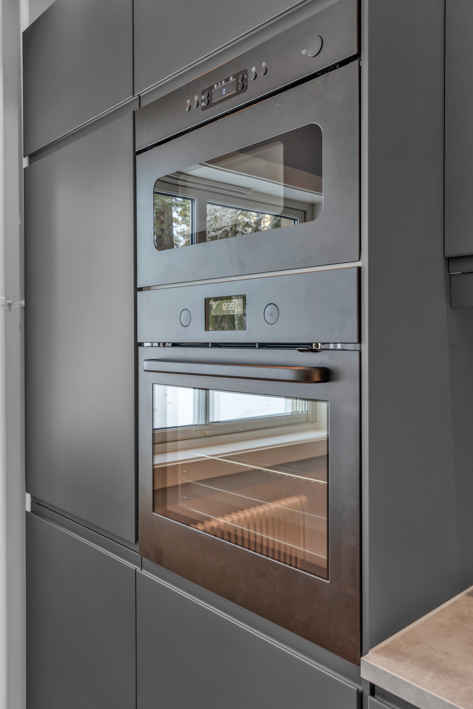 Integrert ovn, platetopp, oppvaskmaskin, mikro og kjøl/frys Galleribilde