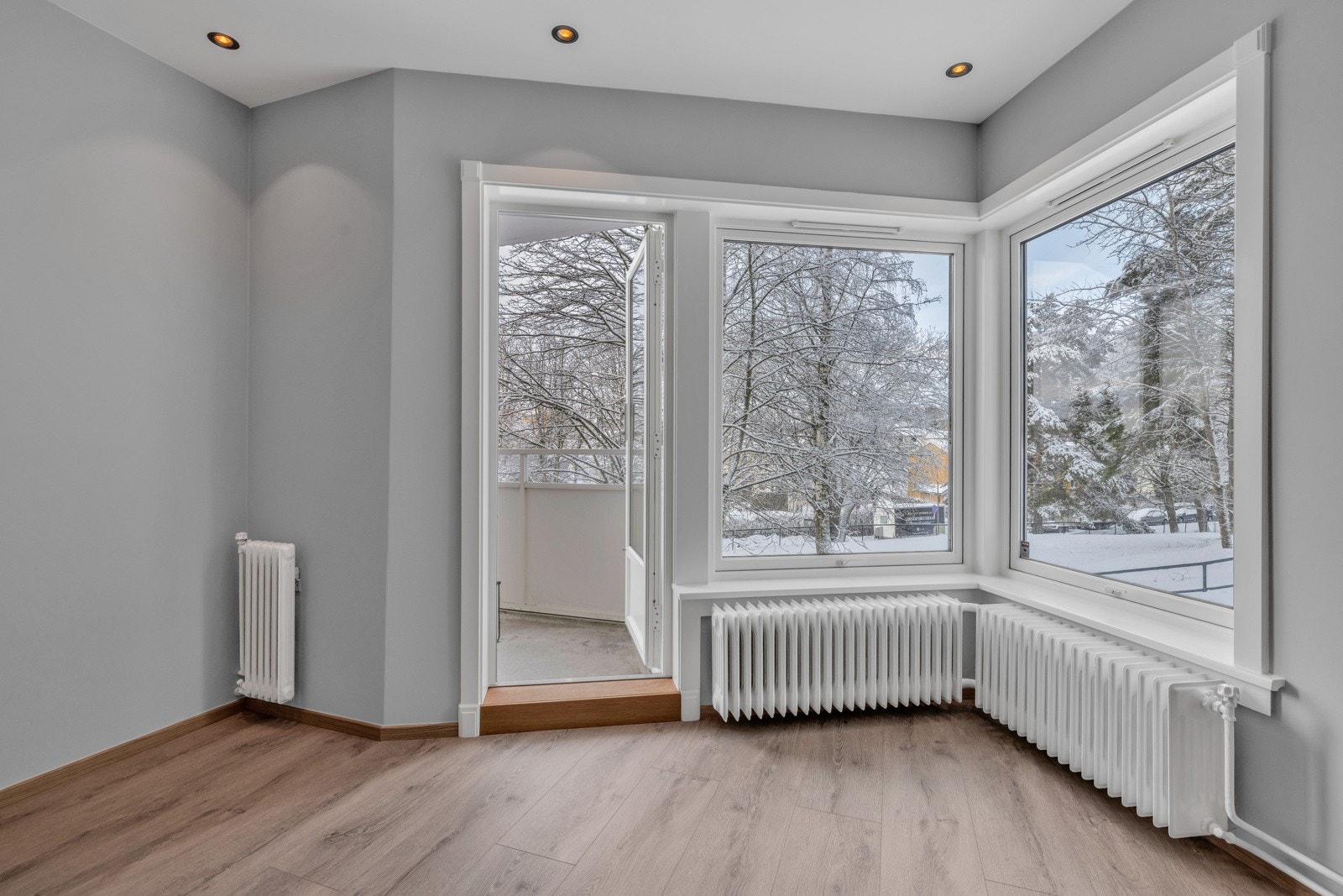 Fra stuen er det utgang til balkong Galleribilde