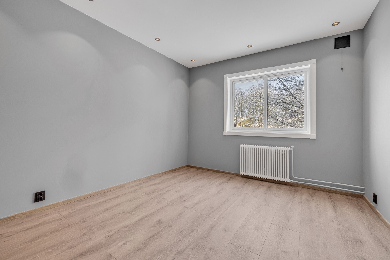 Hovedsoverom med god plass til dobbeltseng Galleribilde