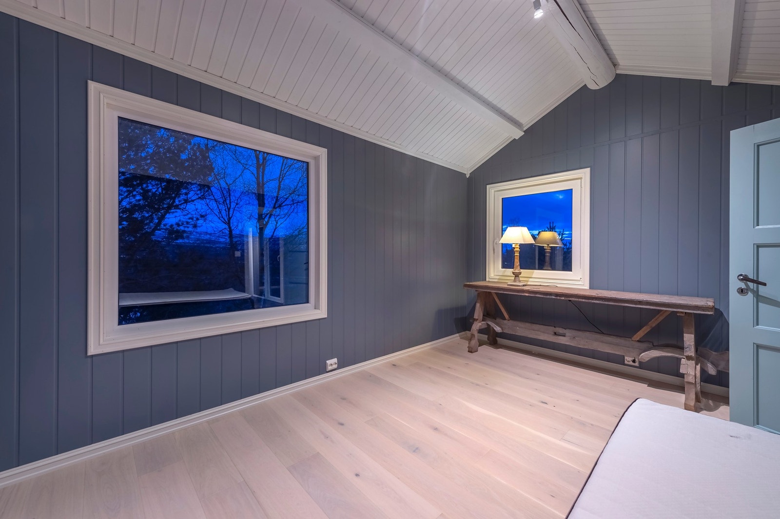 Soverom 3 med store vindusflater. Galleribilde