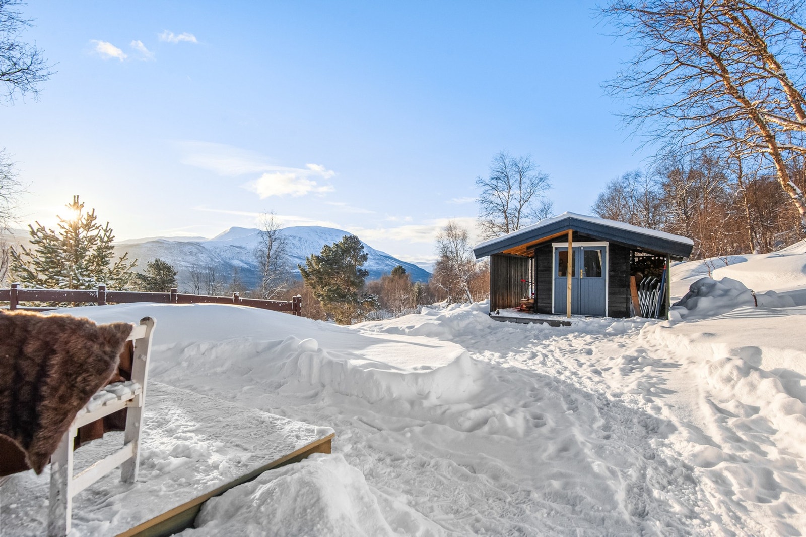 Fra eiendommen er det ca. 4 km til Oppdal sentrum med alle servicefasiliteter. Galleribilde