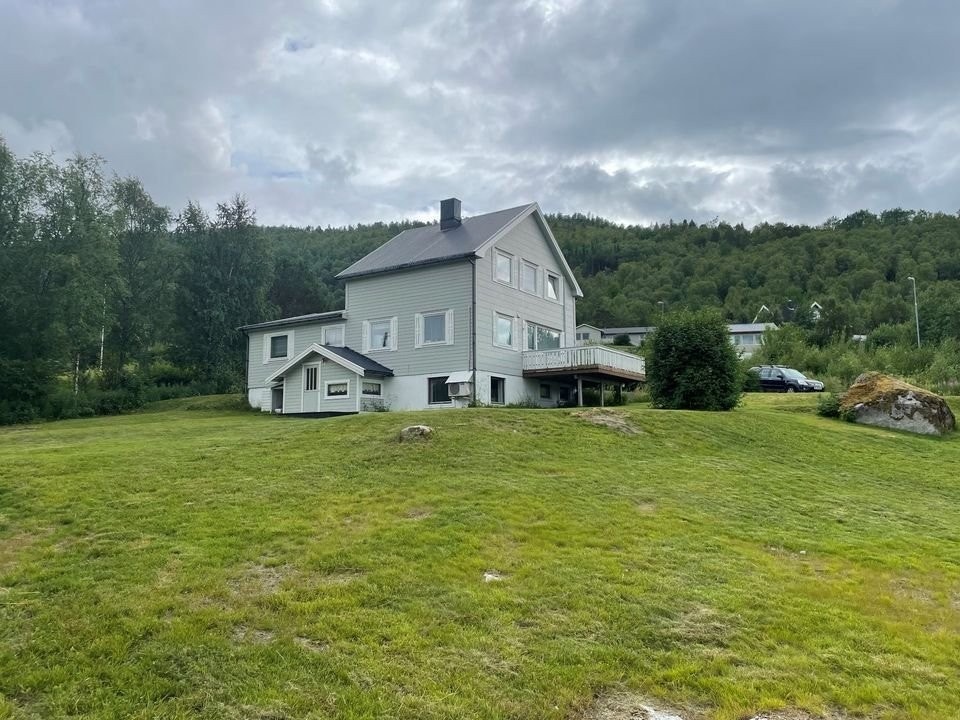 Fasade sett fra E6 Galleribilde