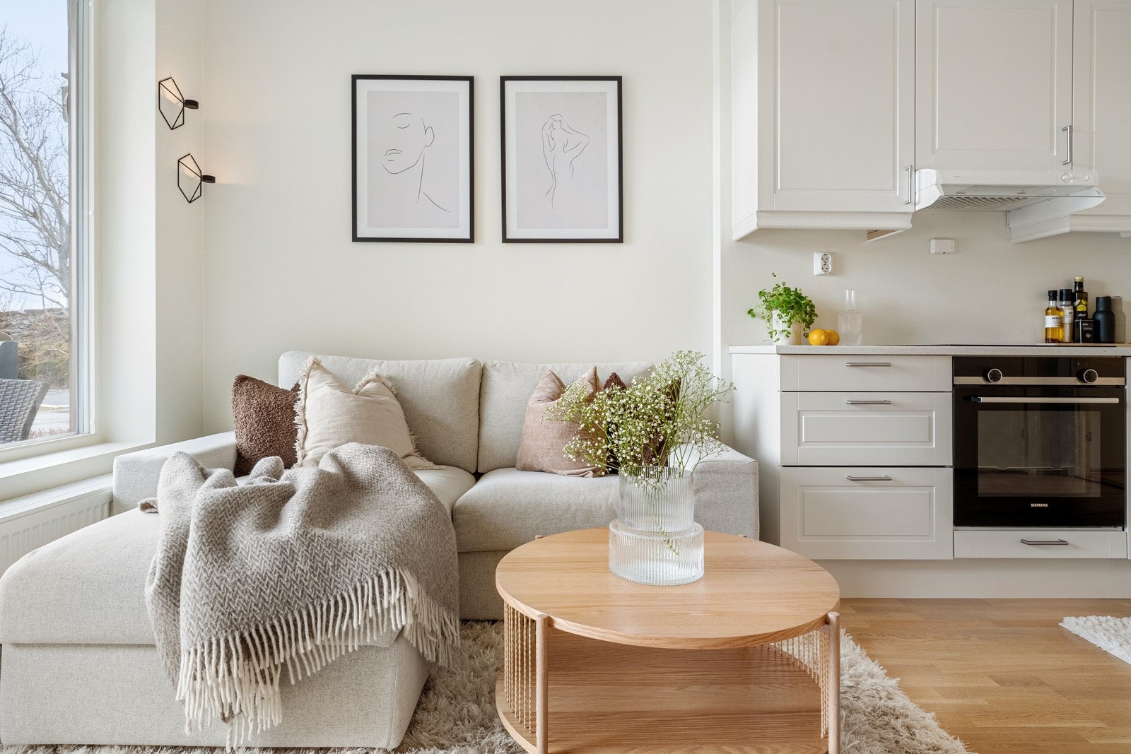 Godt med plass til sofagruppe i stuen. Galleribilde