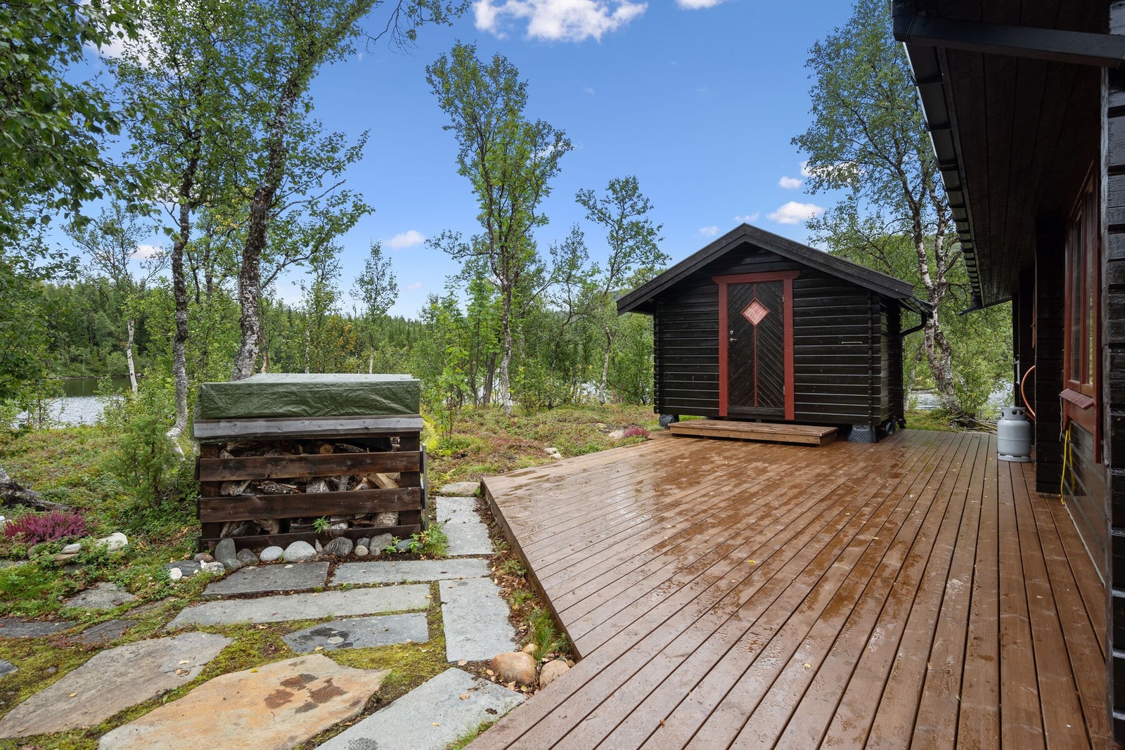 Redskapsbod ved hytta (med en del utstyr) følger med hytta Galleribilde