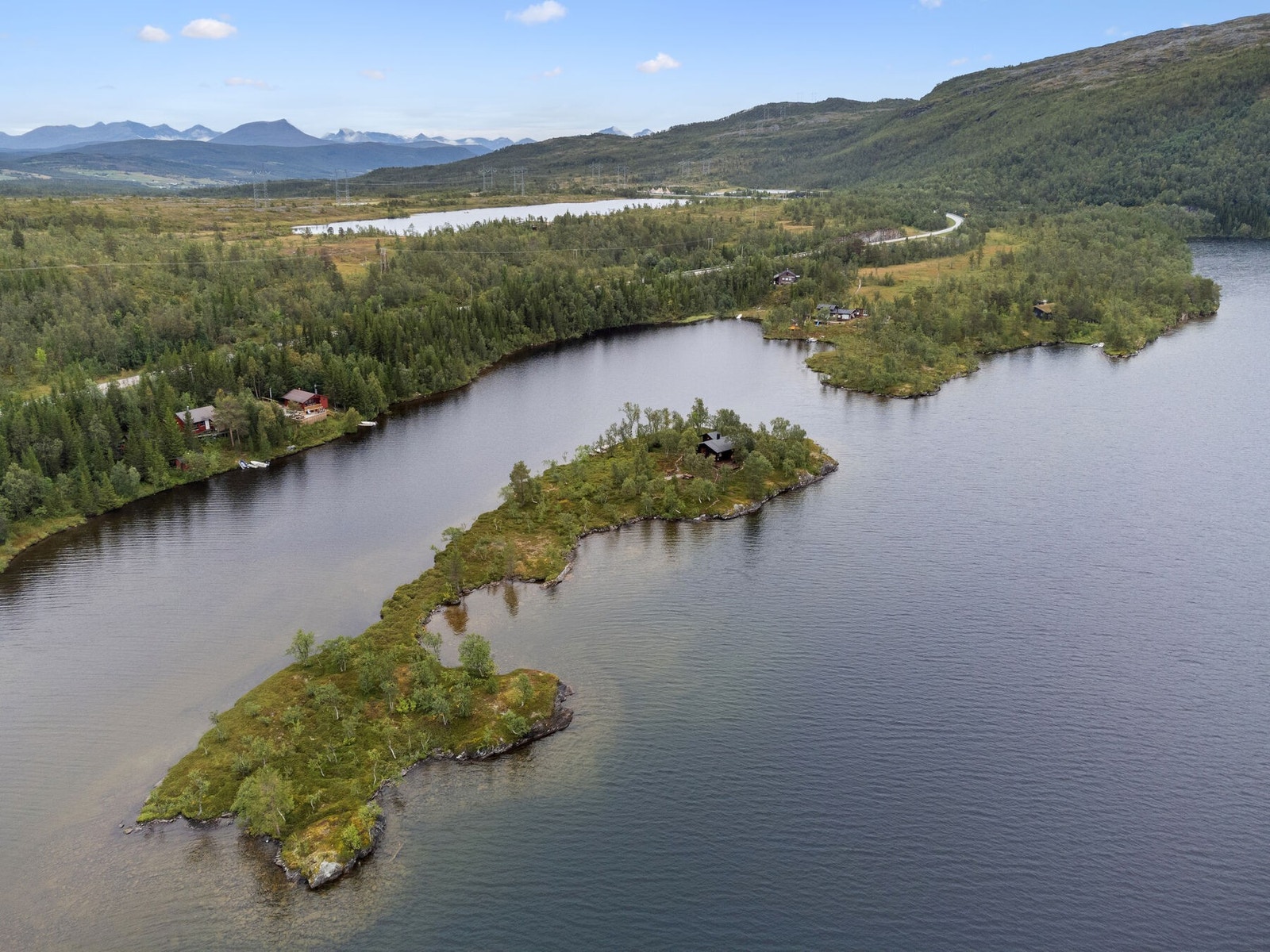 Innflyttingsklar hytte (med alt nødvendig utstyr) på egen holme er det vi kaller en sjelden sanse Galleribilde