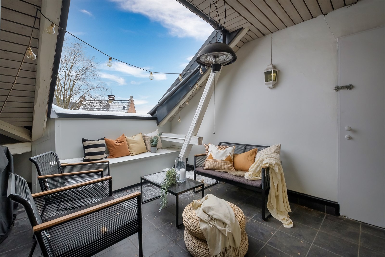 Terrassen ligger vendt mot sydøst, og har gode solforhold. Galleribilde