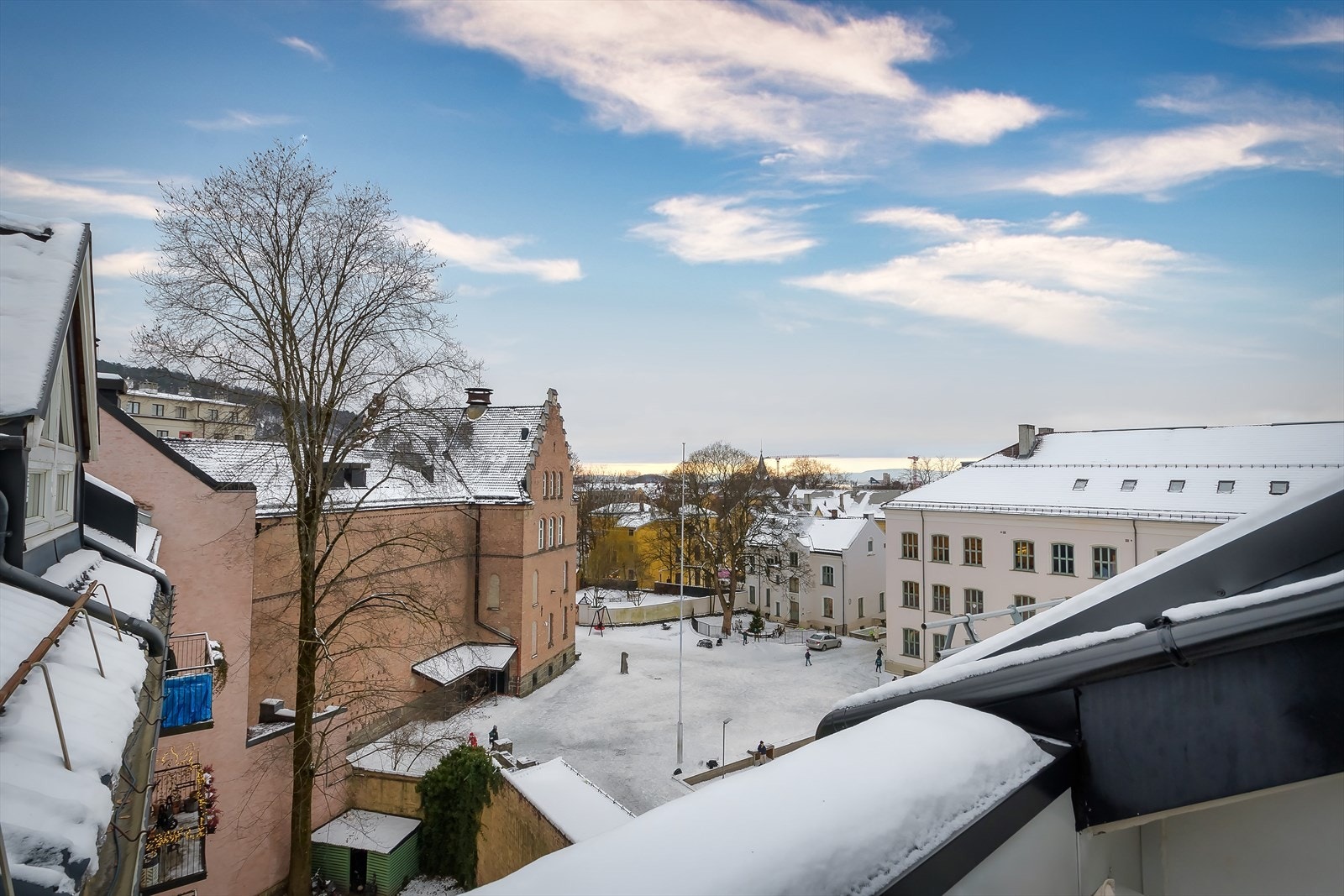 Terrassen ble ombygget med nytt avløp, sluk, full membran og fliser (2003), samt innkapsling av utsatte deler i (2020) i regi av borettslaget. Galleribilde