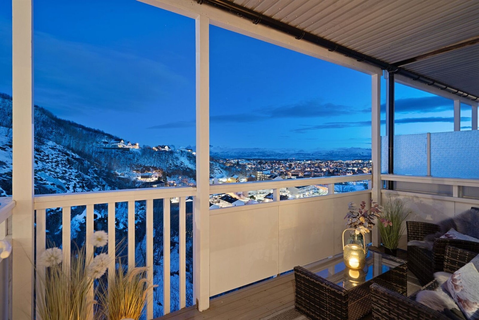 Utsikten er vel så magisk når kvelden senker seg! Galleribilde