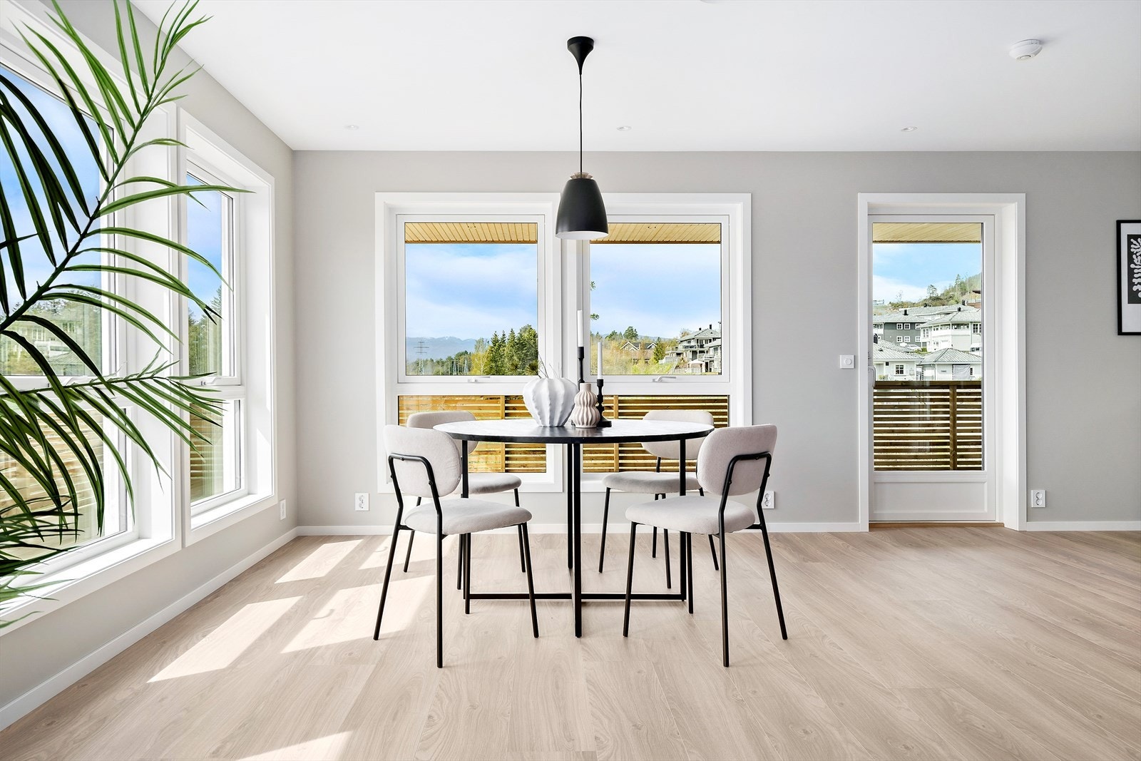 Det blir god plass til møblering med både salong og spisestue. (Bildet er fra tilsvarende prosjekt - Avvik vil forekomme) Galleribilde