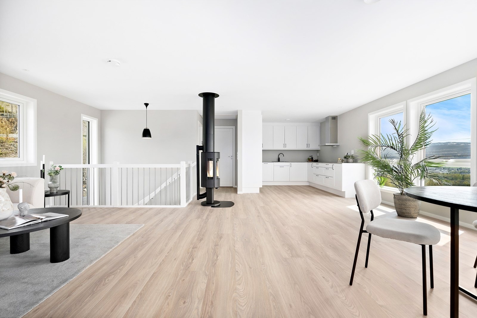 Moderne åpen planløsning gir en fin romfølelse. (Bildet er fra tilsvarende prosjekt - Avvik vil forekomme) Galleribilde