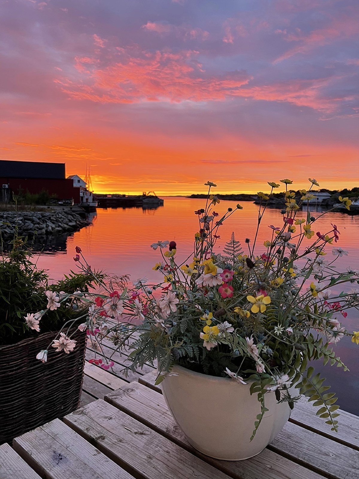 Fra bryggen kan du nyte nydelige solnedganger. Stemningsbilde mottatt fra selger. Galleribilde