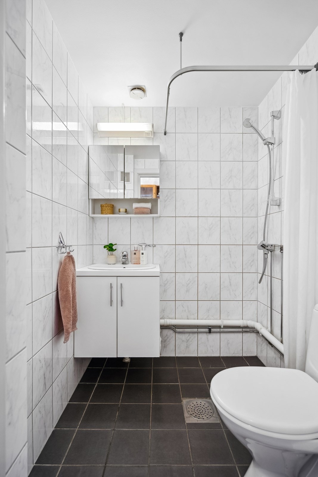 Badet ble pusset opp i 2001 i forbindelse med borettslagets våtroms- og rørrehabiliteringsprosjekt. Prosjektet omfattet en fullstendig utskiftning av alle vann- og avløpsrør. Galleribilde