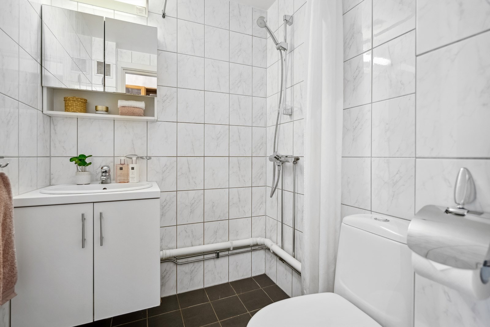 Varmtvann inkl. i felleskostnadene. Galleribilde