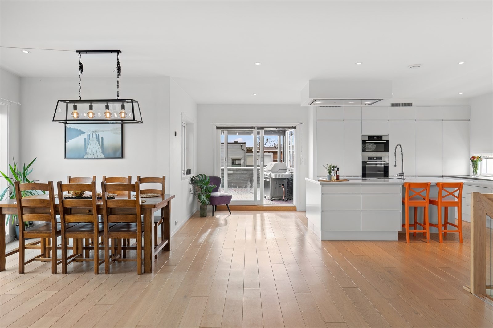 Stue - åpen løsning mot kjøkken Galleribilde