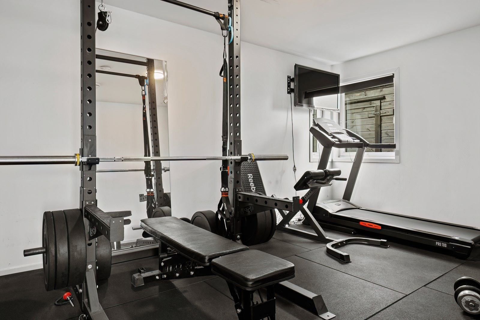 Soverom 4, innredet som treningsrom Galleribilde