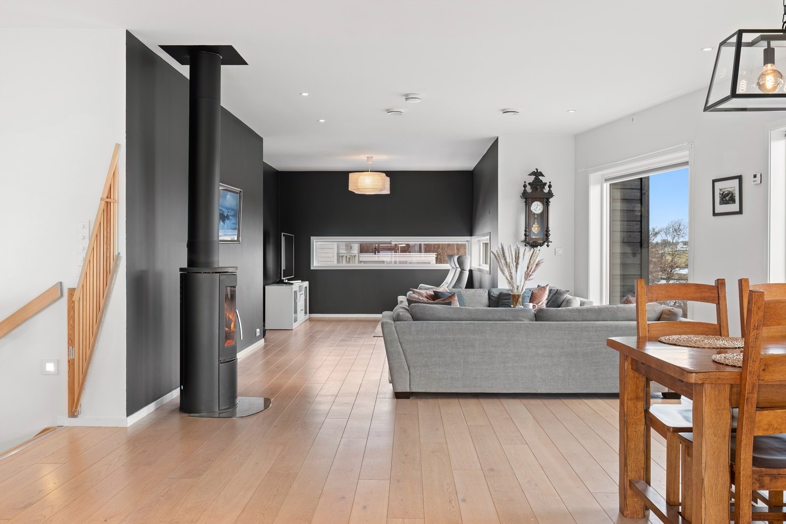 Stue - romslig med flere innredningsmuligheter Galleribilde