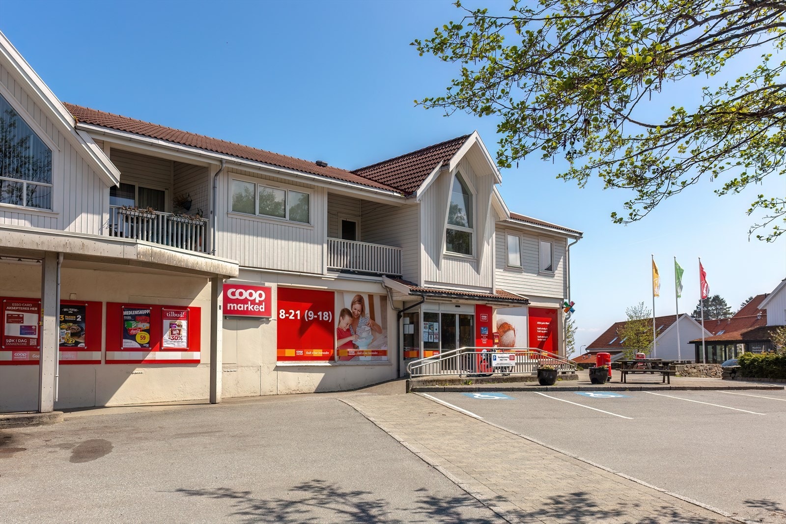 Dagligvarebutikk i umiddelbar nærhet Galleribilde