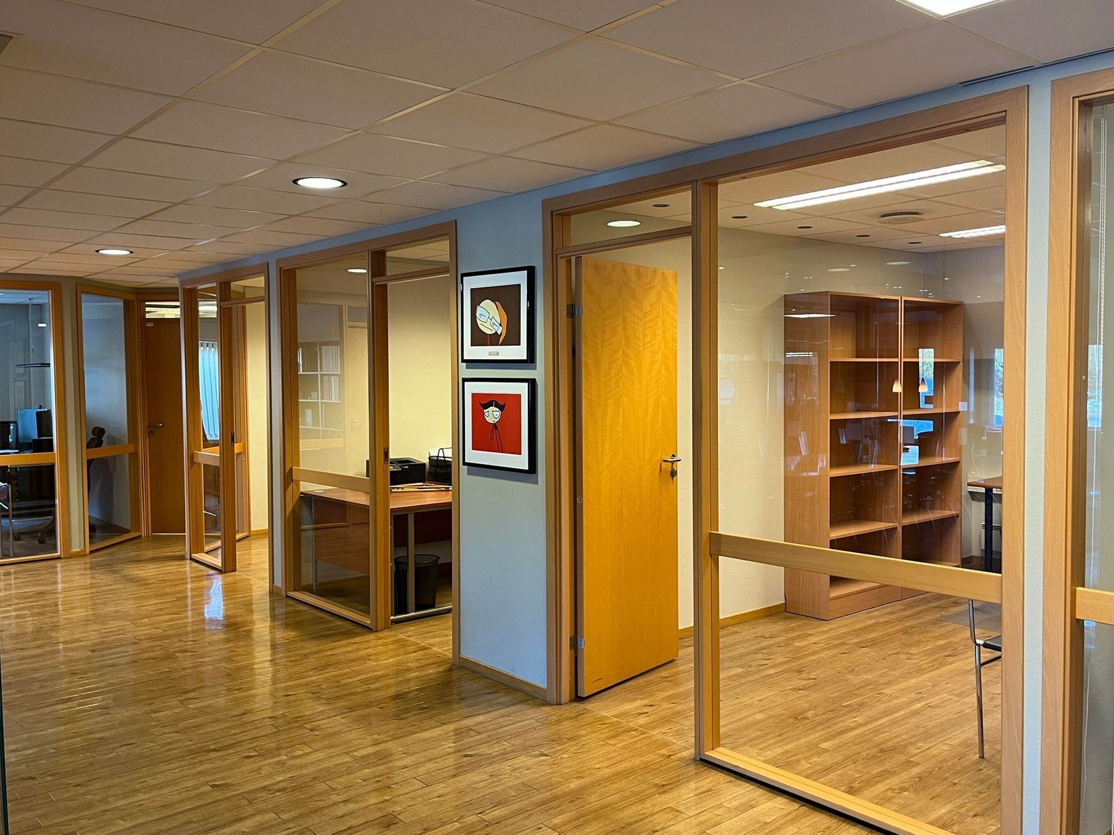 Mulighet for å leie flere kontor ved siden av hverandre. Galleribilde