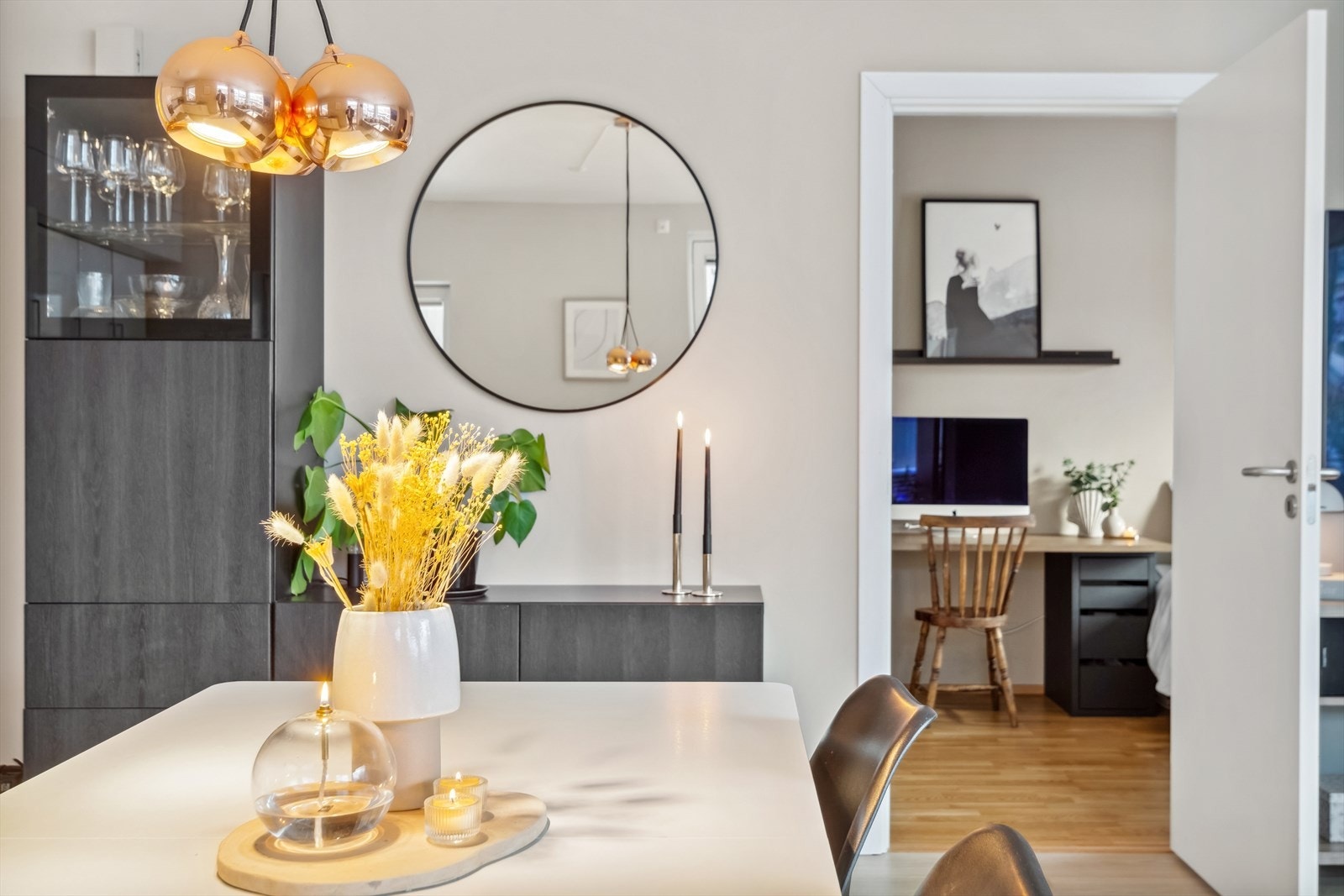 Her ligger alt til rette for hyggelige måltider med familie og gjester. Galleribilde