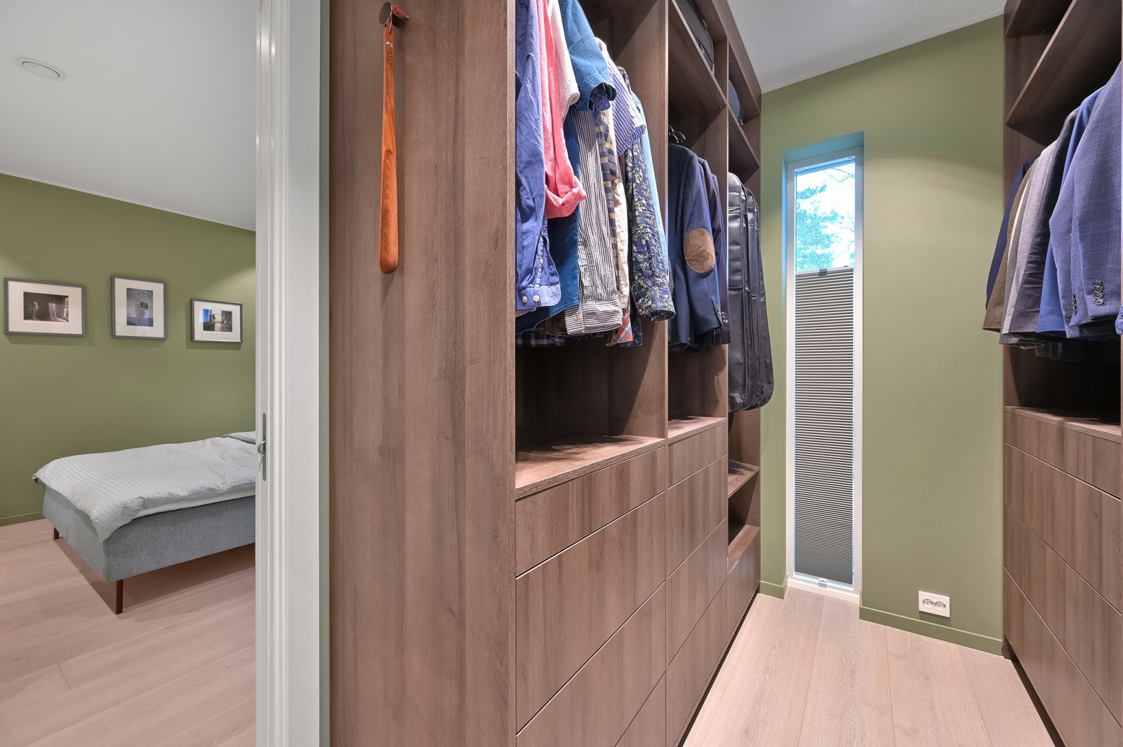 Walk-in-closet med innredning fra Schmidt Galleribilde