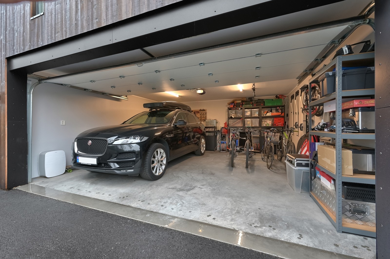 Evt er det god plass til både 1 og 2 biler Galleribilde