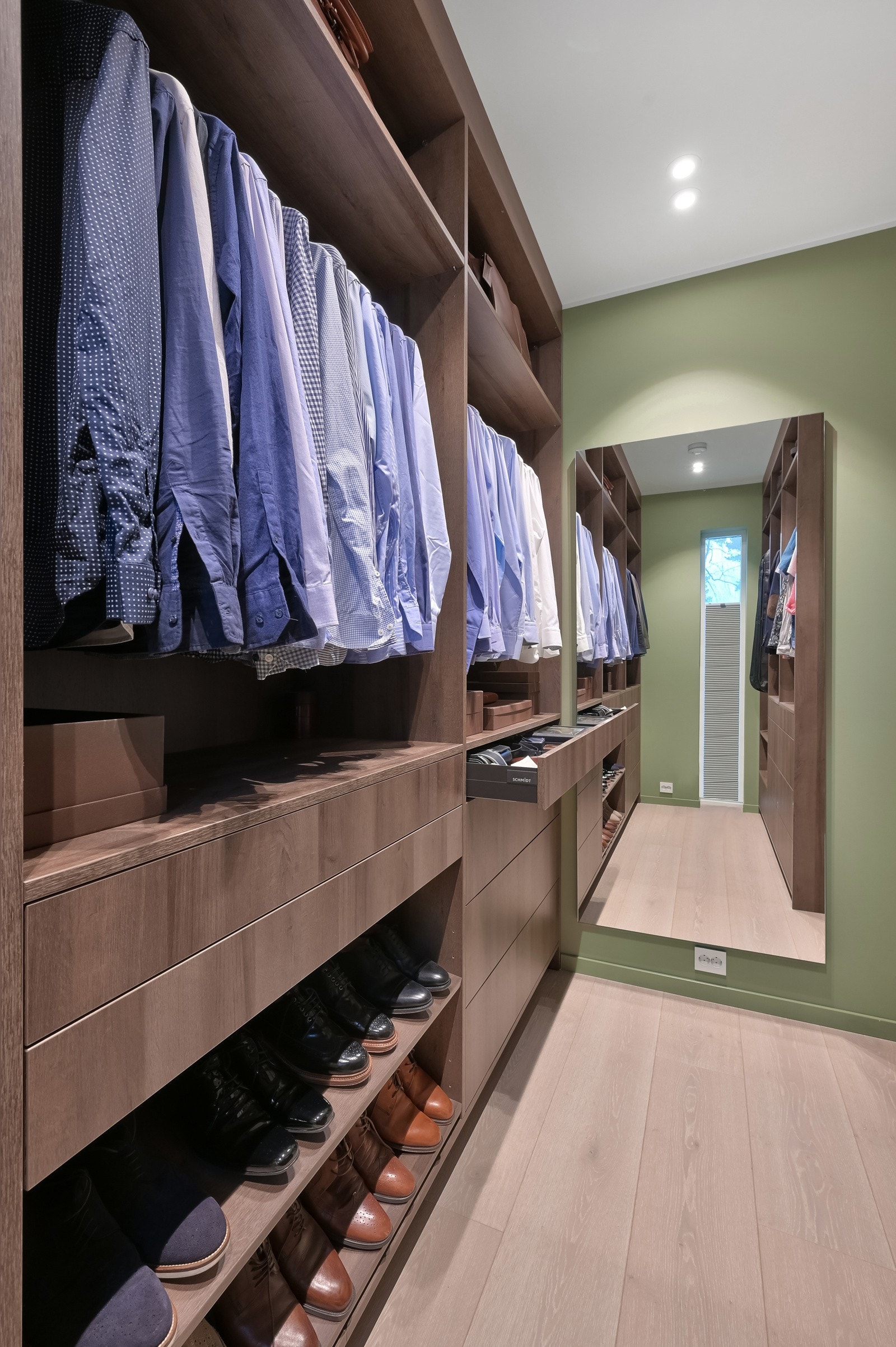Walk-in-closet med innredning fra Schmidt Galleribilde