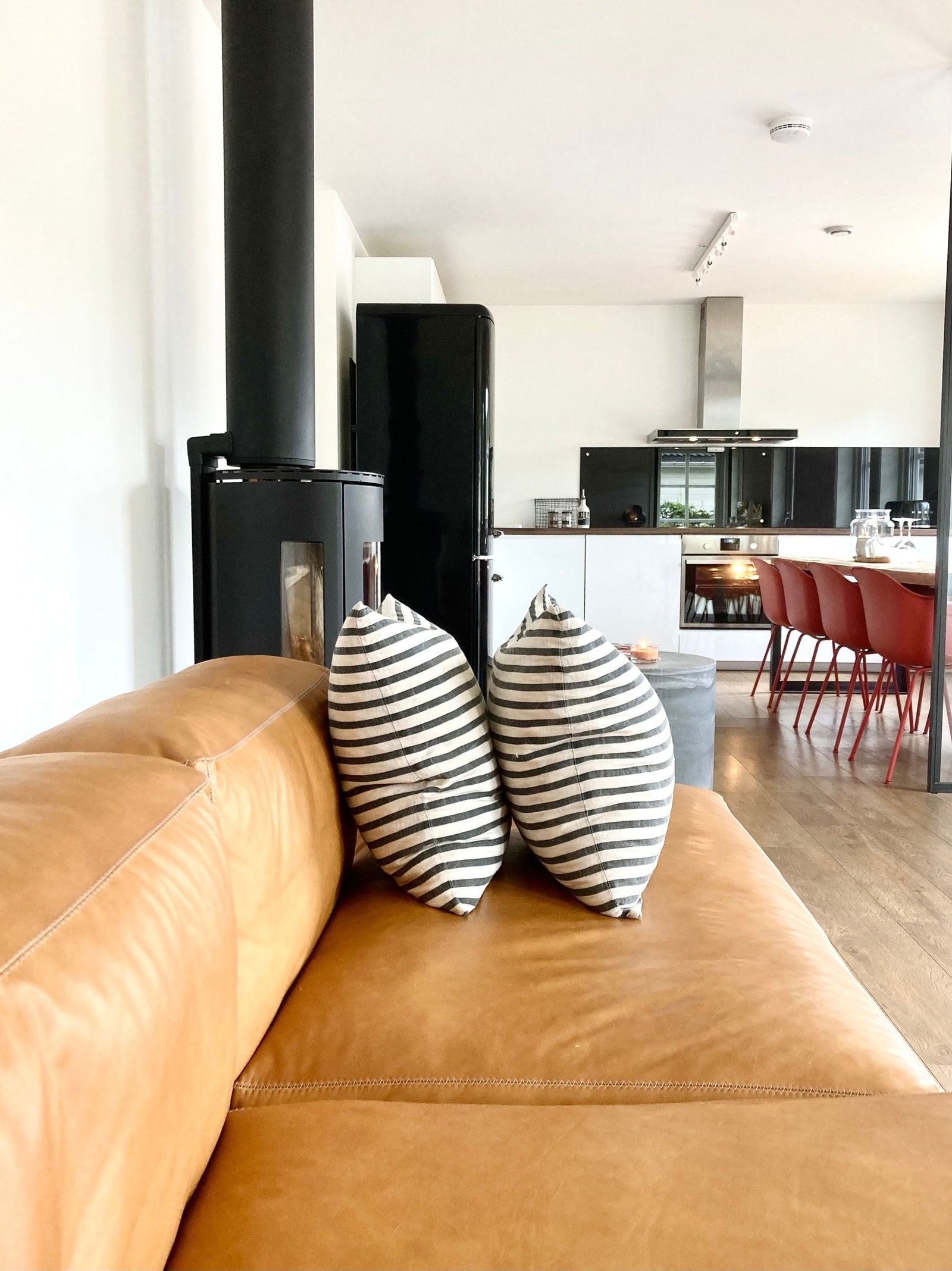 veggen bak sofaen har blitt bygget sånn
at den enkelt kan tas bort dersom ønsket Galleribilde