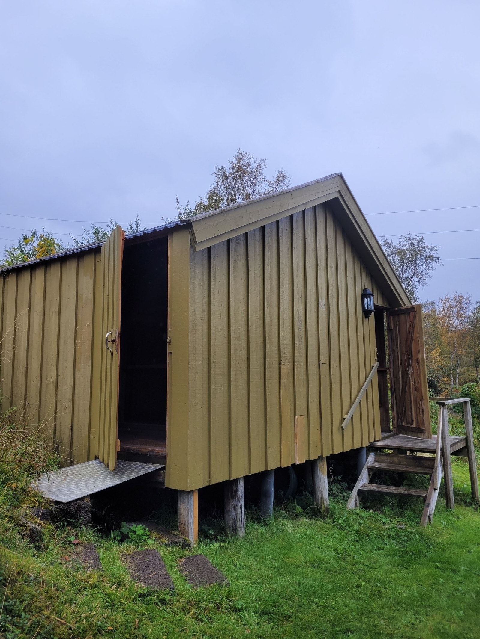 Uthus med tørkerom Galleribilde
