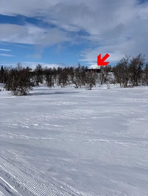 Om vinteren finner en oppkjørte skiløyper ca. 50 meter fra hytteveggen. Disse er endel av omlag 350 km. med velpreparerte løyper som stekker seg milevis innover fjellet til bl.a. Synnfjell, Hugulia og Gamlestølen. (Selgers foto) Galleribilde