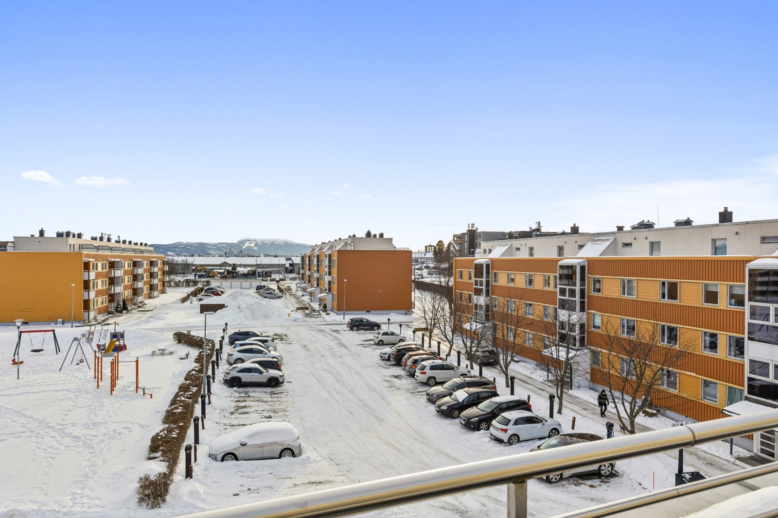 Veldrevet borettslag med store grøntarealer som står klar til bruk. Galleribilde