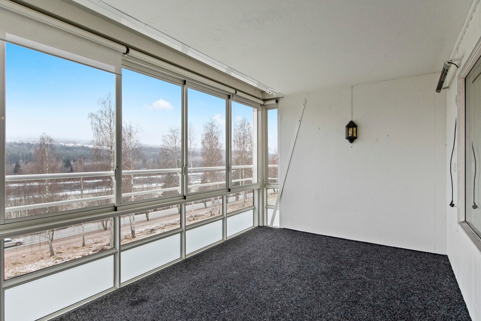 Utgang fra stue til innglasset veranda på ca. 20 kvm Galleribilde