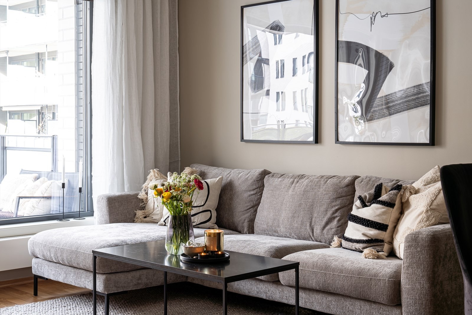 Det er heis i bygget, som tar deg til alle etasjer trappefritt. Galleribilde