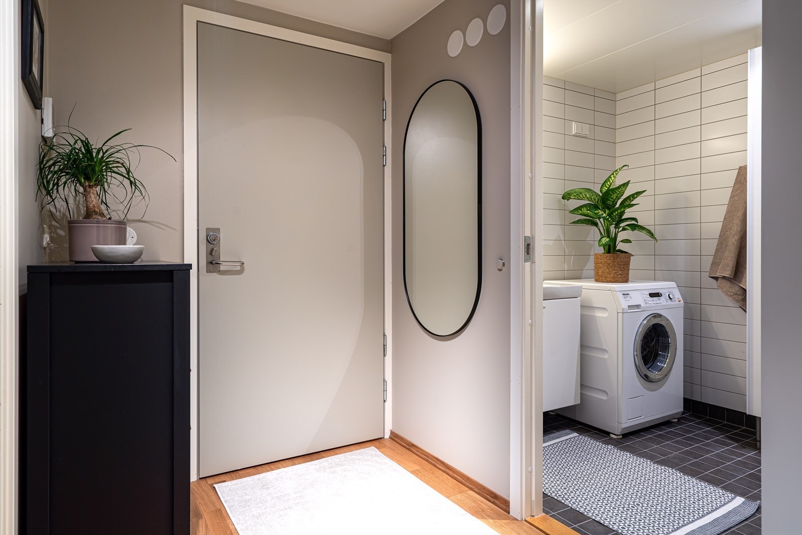 Gangen fungerer som et bindeledd mellom øvrige rom. Galleribilde