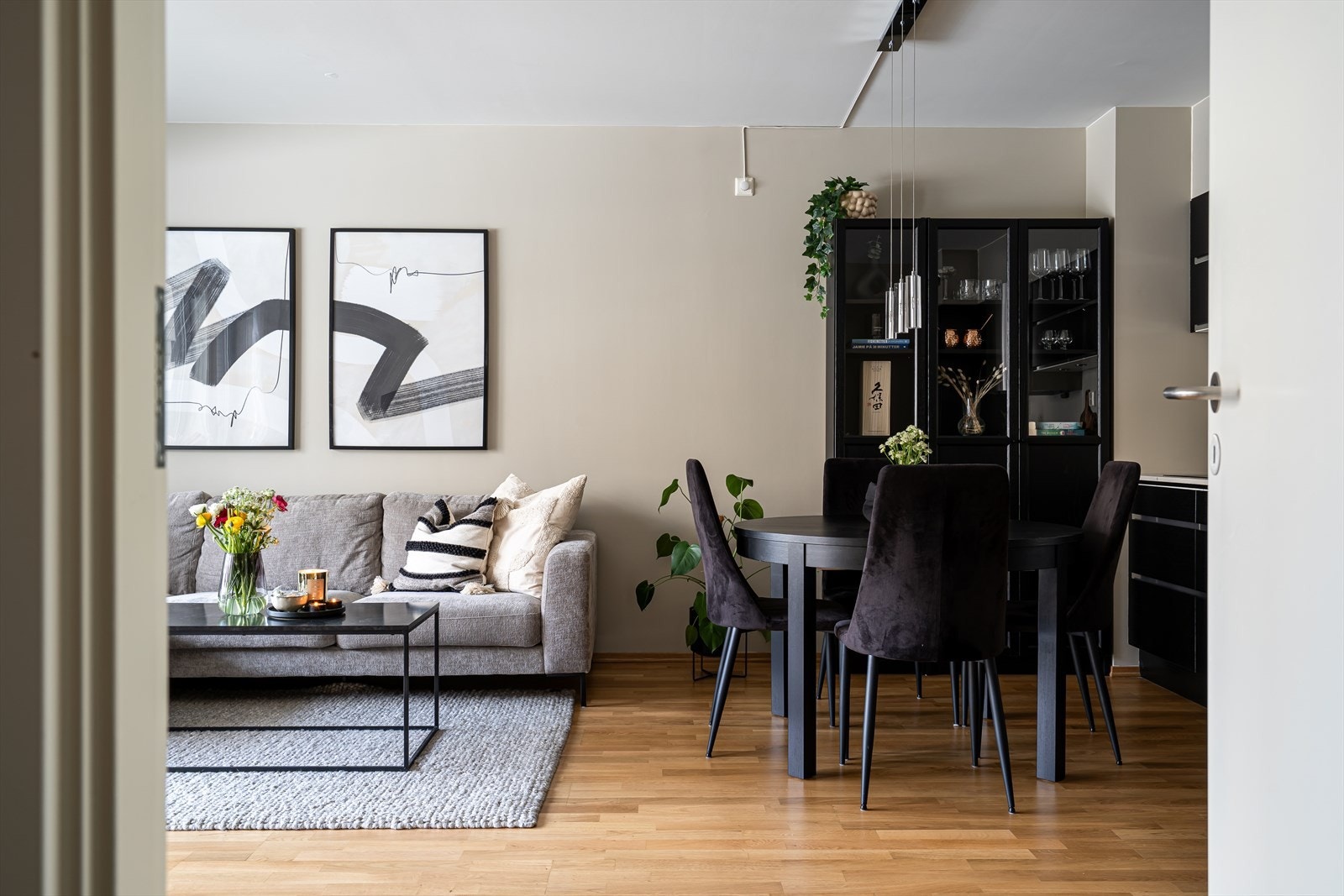 En moderne og romslig 3-roms leilighet med solrik balkong. Galleribilde