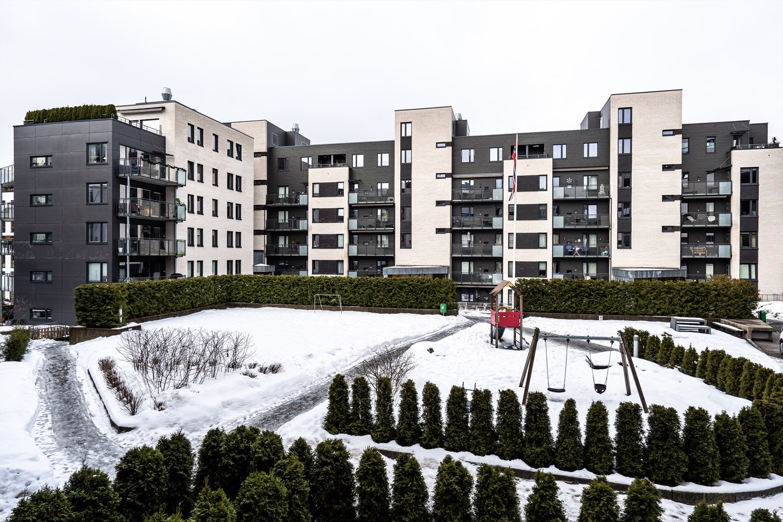 Torshov torg er et veletablert og koselig sameie med en beliggenhet midt på Torshov Galleribilde