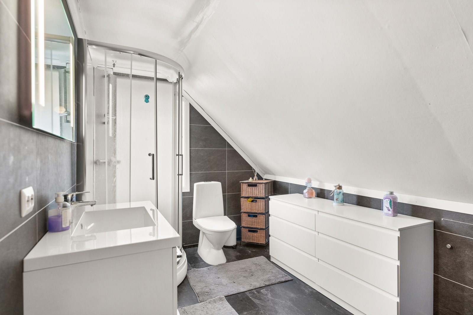 4723582_1-mjcvdb1.jpg Galleribilde