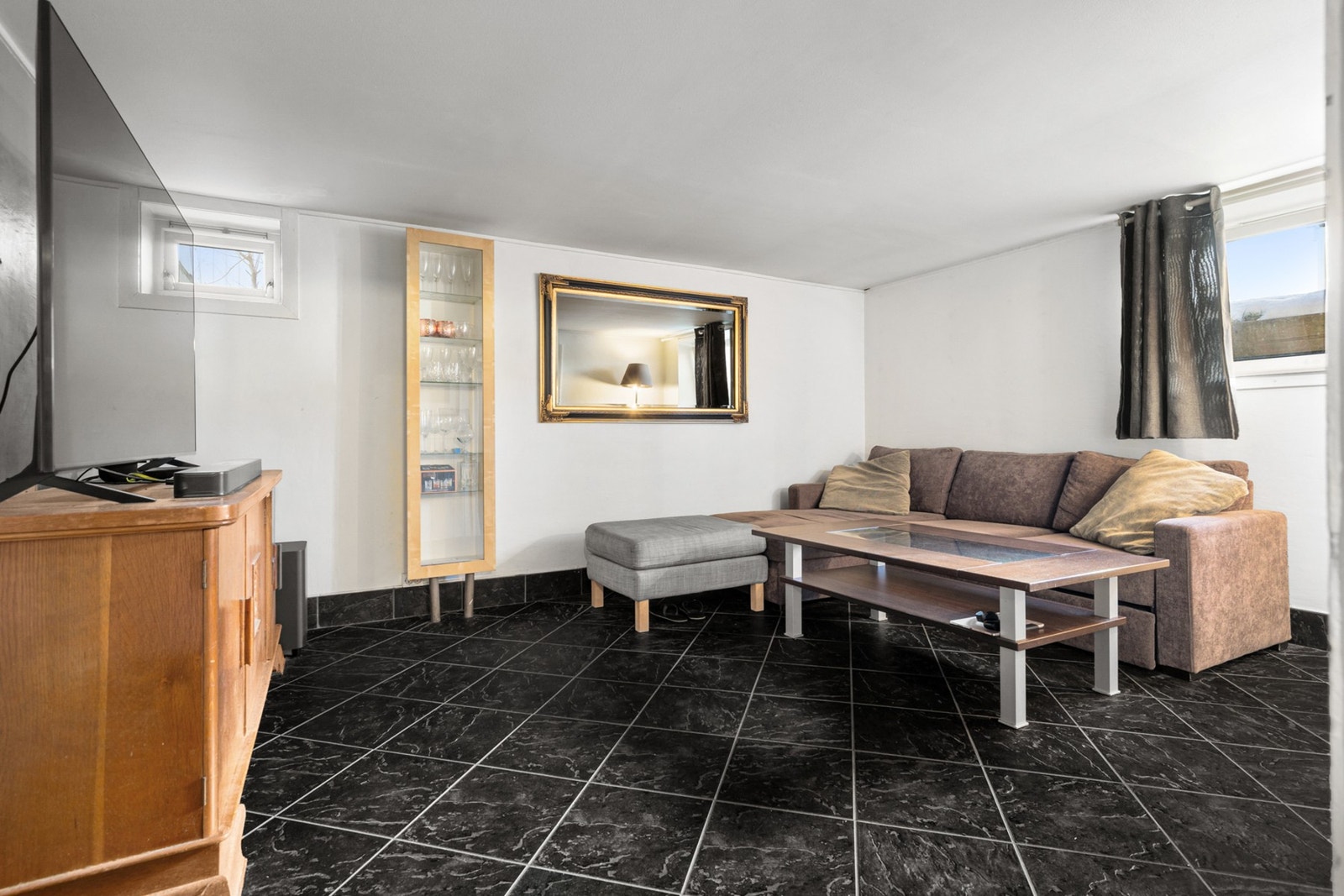 Stue på ca. 15m² i boligens utleiedel. Galleribilde