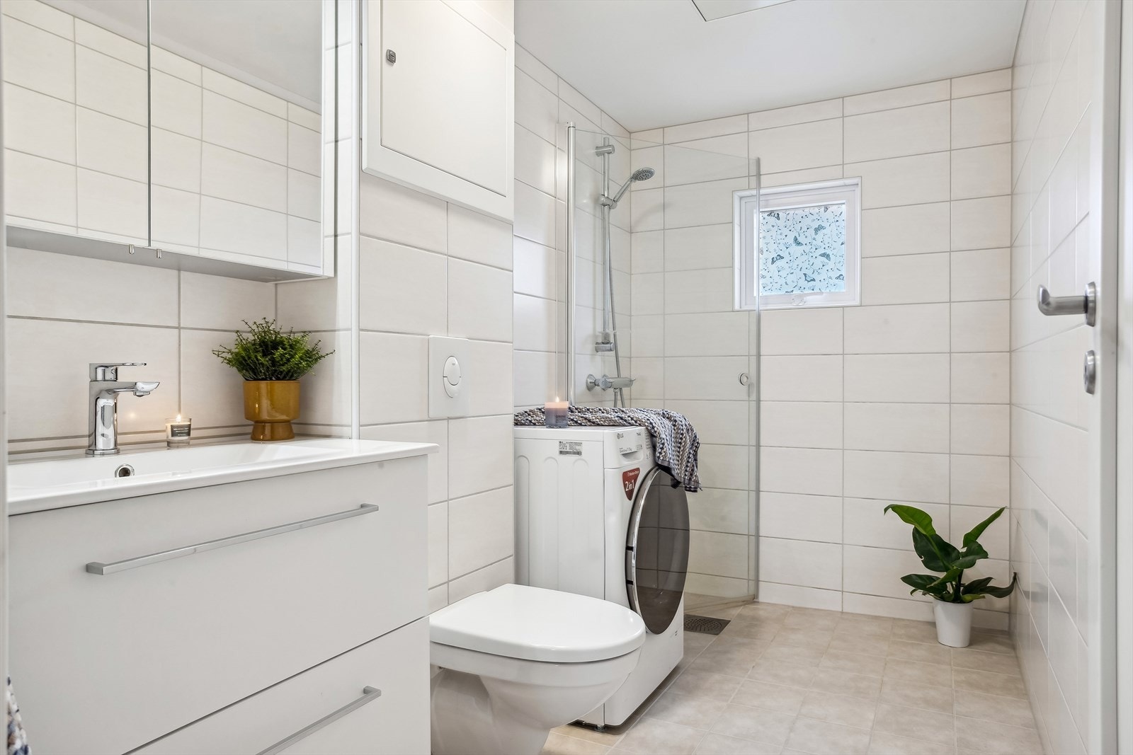Nytt og pent baderom fra 2019 (pusset opp via brl.) Galleribilde