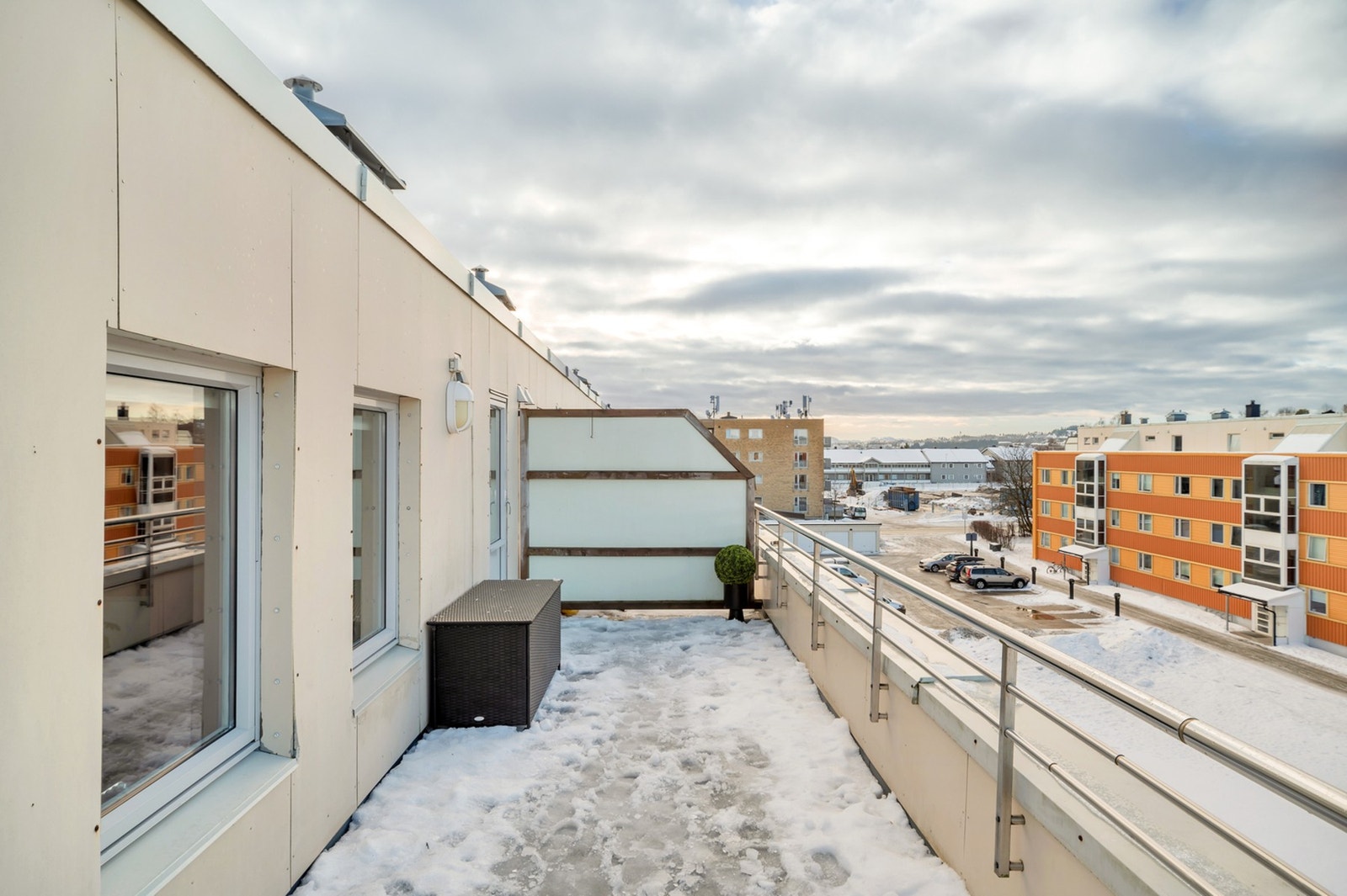 Fantastisk takterrasse på 33 kvm med hjørnebeliggenhet som gir utsikt mot nord og øst. Galleribilde