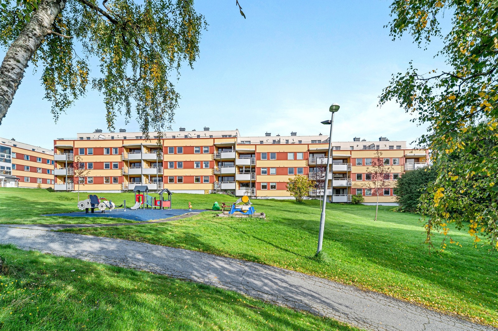 Veldrevet borettslag med flott grøntareal og fellesområder som står klar til bruk. Galleribilde
