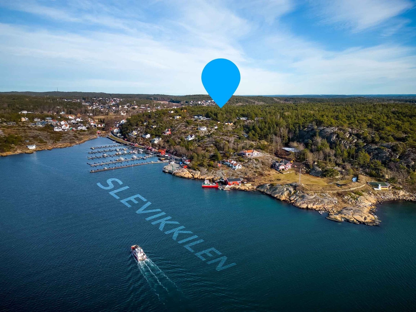 Tomteområdet ligger på høyden over Slevikkilen, som markert. Galleribilde