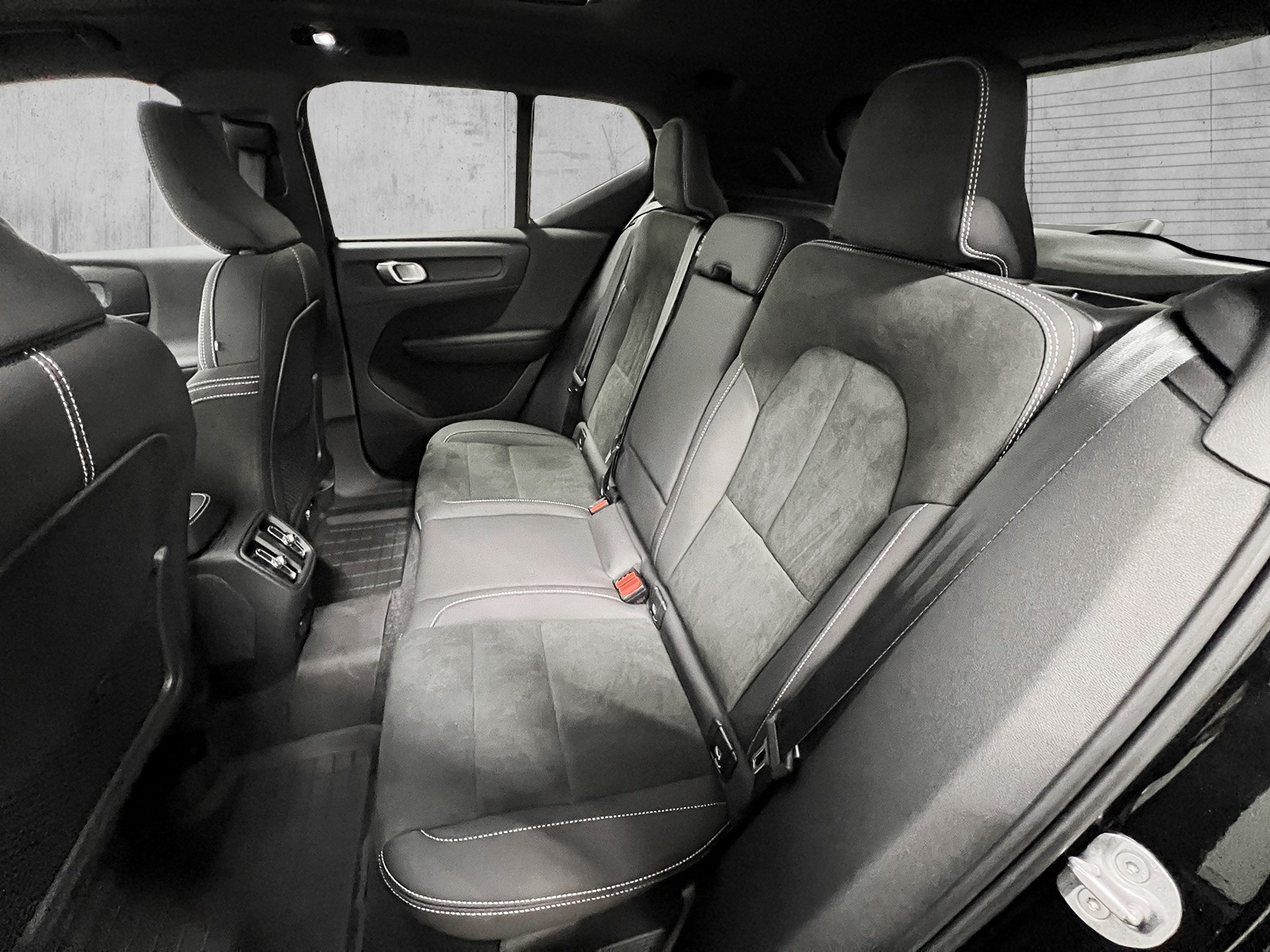 Til å være en kompakt SUV har du veldig god plass. Isofix og varme i de ytterste setene.