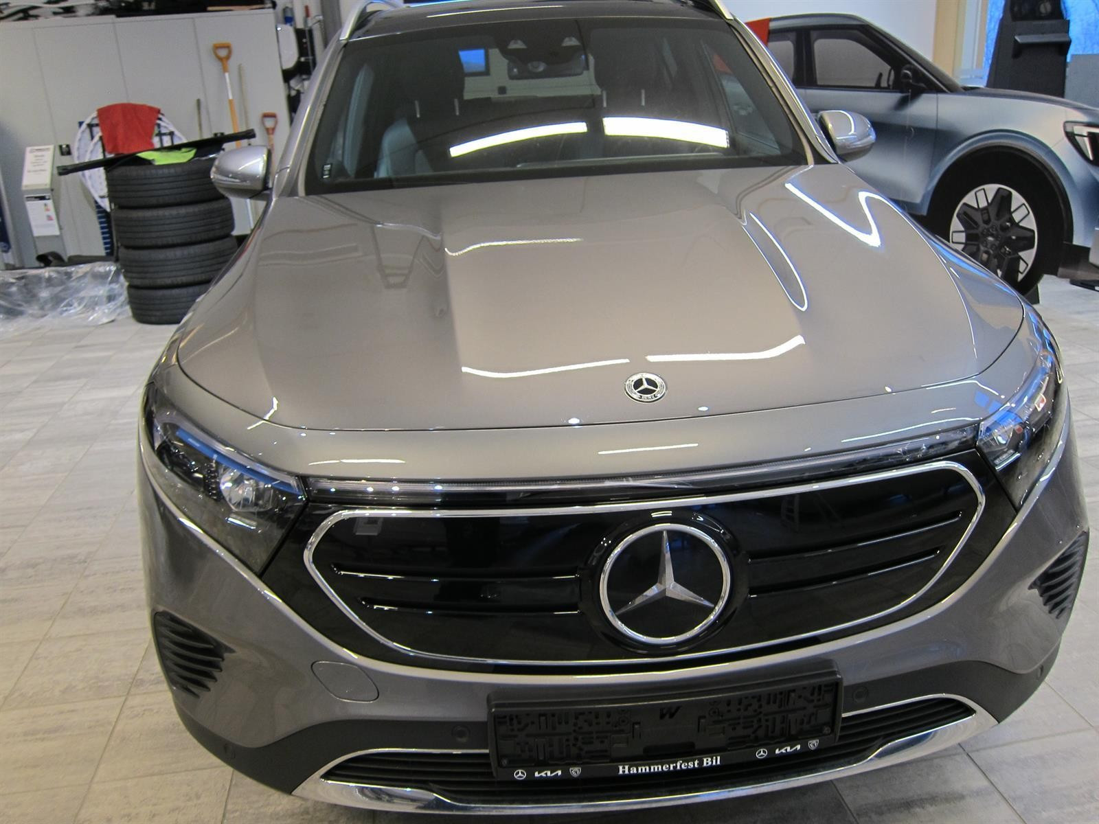 Mercedes-Benz EQB 300 4MATIC 2