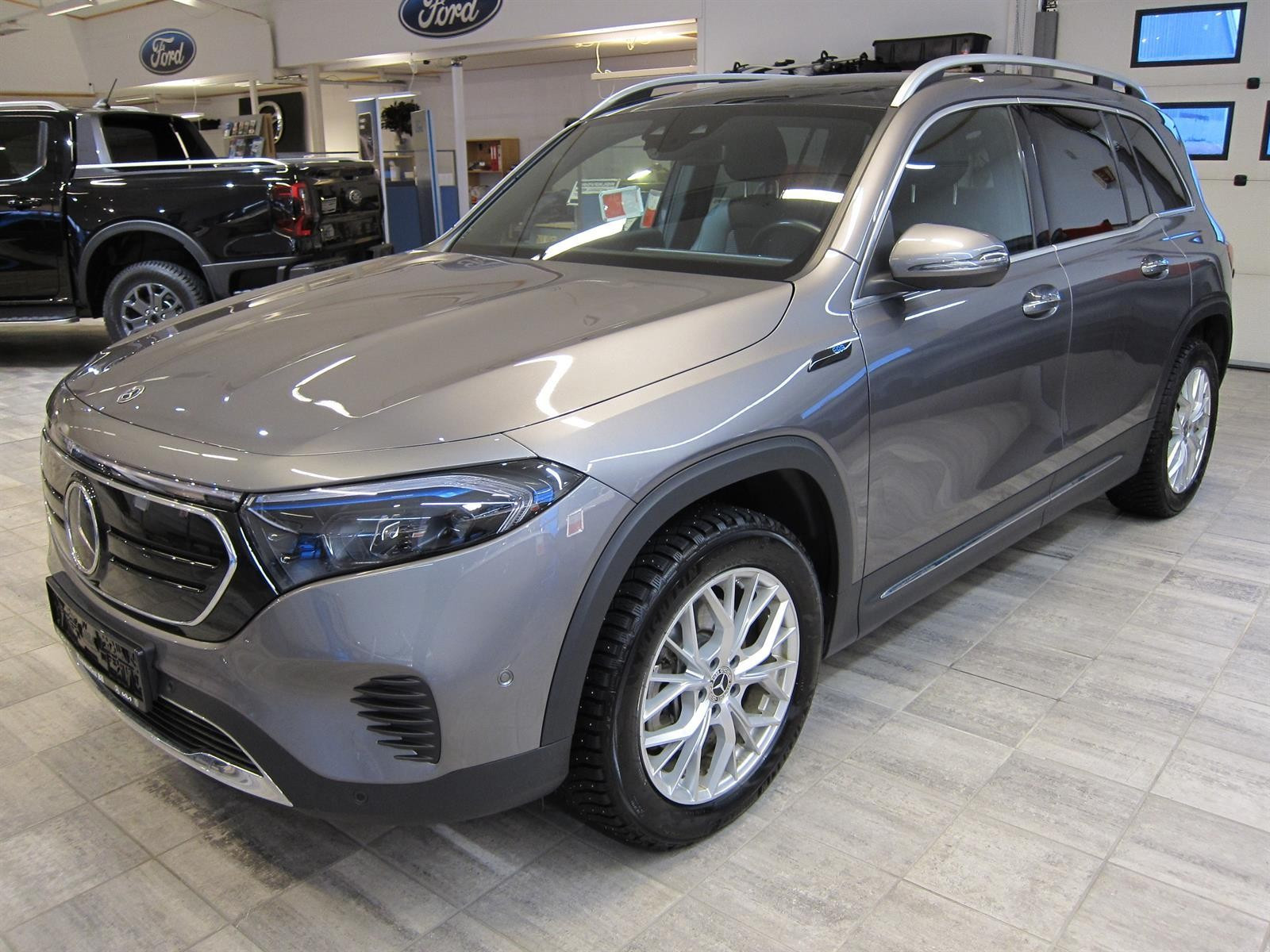Mercedes-Benz EQB 300 4MATIC 3