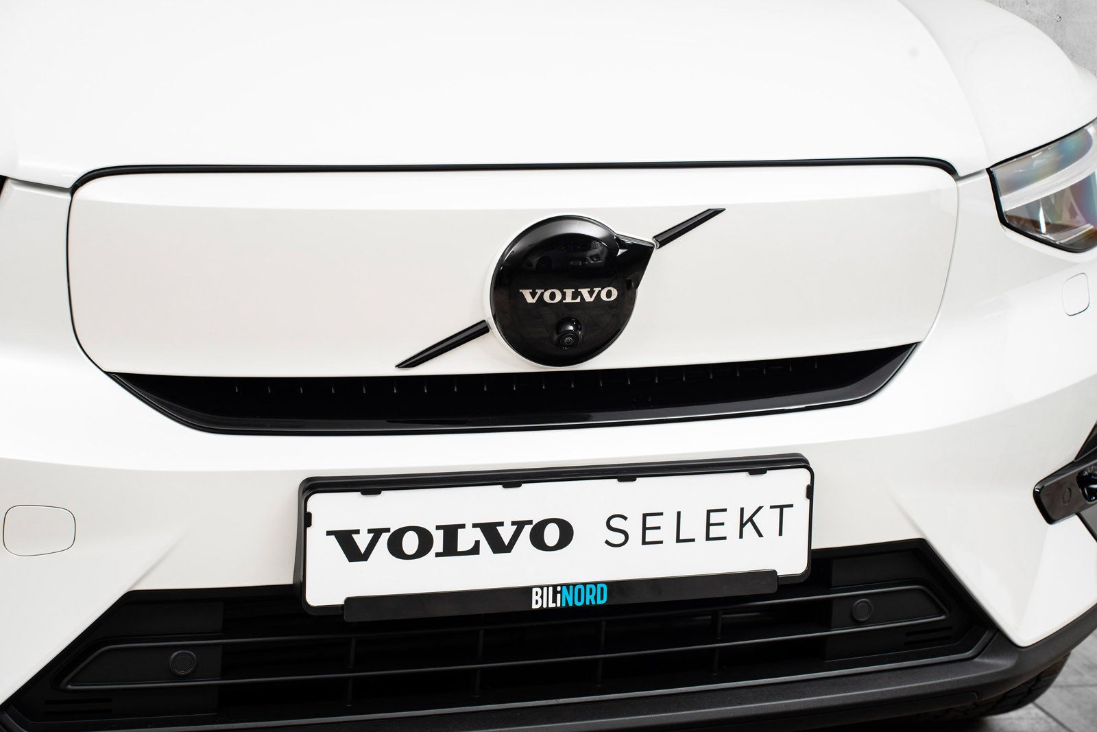Foliert Volvo emblem i sort