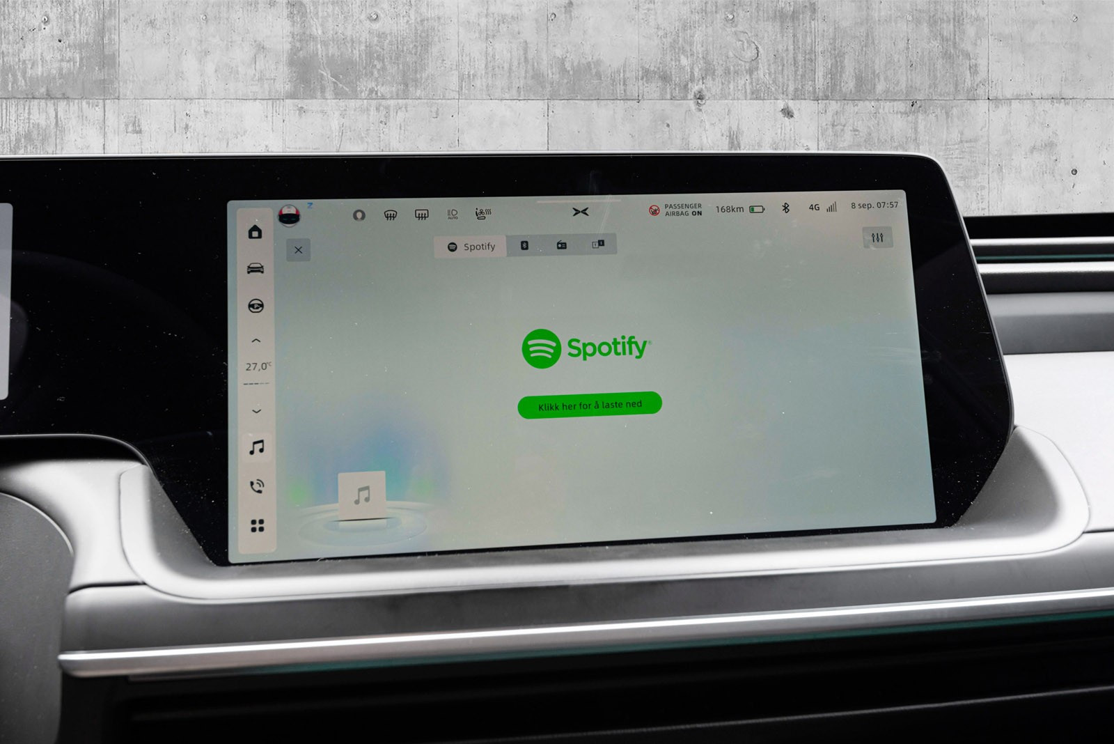 Spotify app som er enkel nå betjene for å spille musikken man ønsker