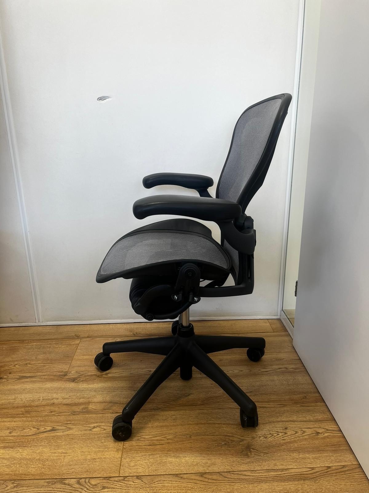 Aeron Herman Herman Miller Ae123awb サイズBアーロンチェア
