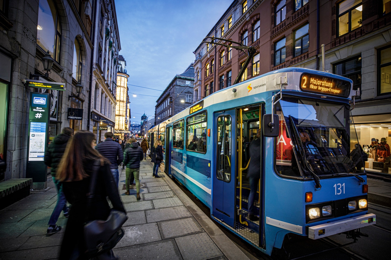 Trikken rett utenfor Galleribilde